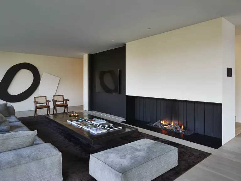 Urban bespoke gas-fired fireplace