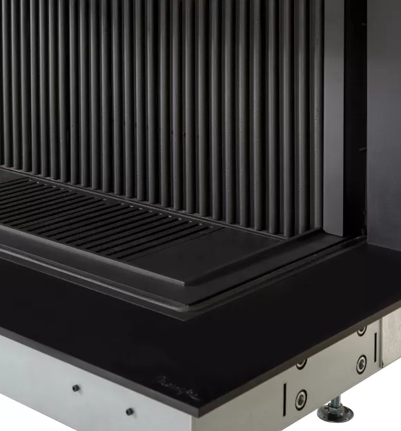 UltimeD Wood Closed Fireplace by Metalfire